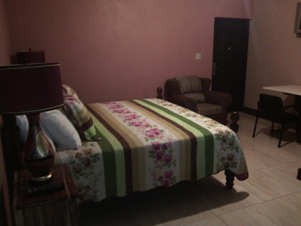 Hotel Tropik Leadonna 몬테고 베이 객실 사진